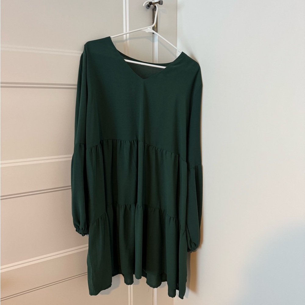 Elegant Green Long-Sleeve Dress